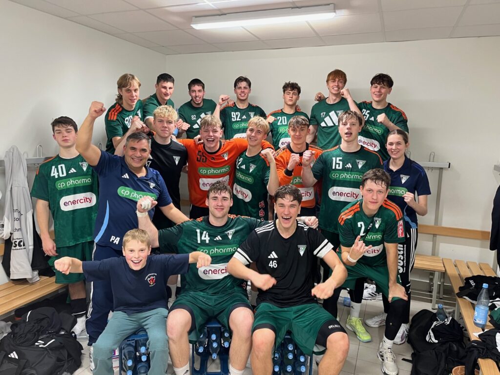 Freude nach dem siebten Saisonsieg in der Kabine