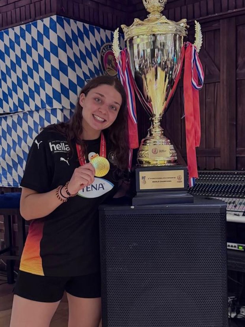 Was für ein Meilenstein für Laura Klocke! Nach dem Gewinn der Europameisterschaft im vergangenen Jahr hat sich die ehemalige Jugendspielerin der TSV Burgdorf nun auch den Weltmeist