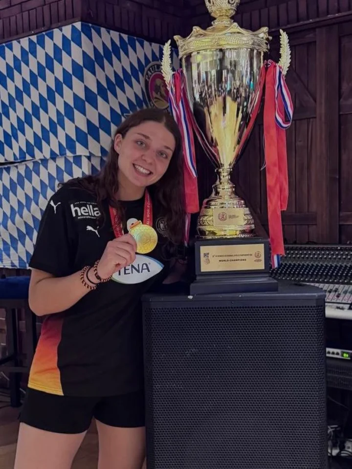 Was für ein Meilenstein für Laura Klocke! Nach dem Gewinn der Europameisterschaft im vergangenen Jahr hat sich die ehemalige Jugendspielerin der TSV Burgdorf nun auch den Weltmeist